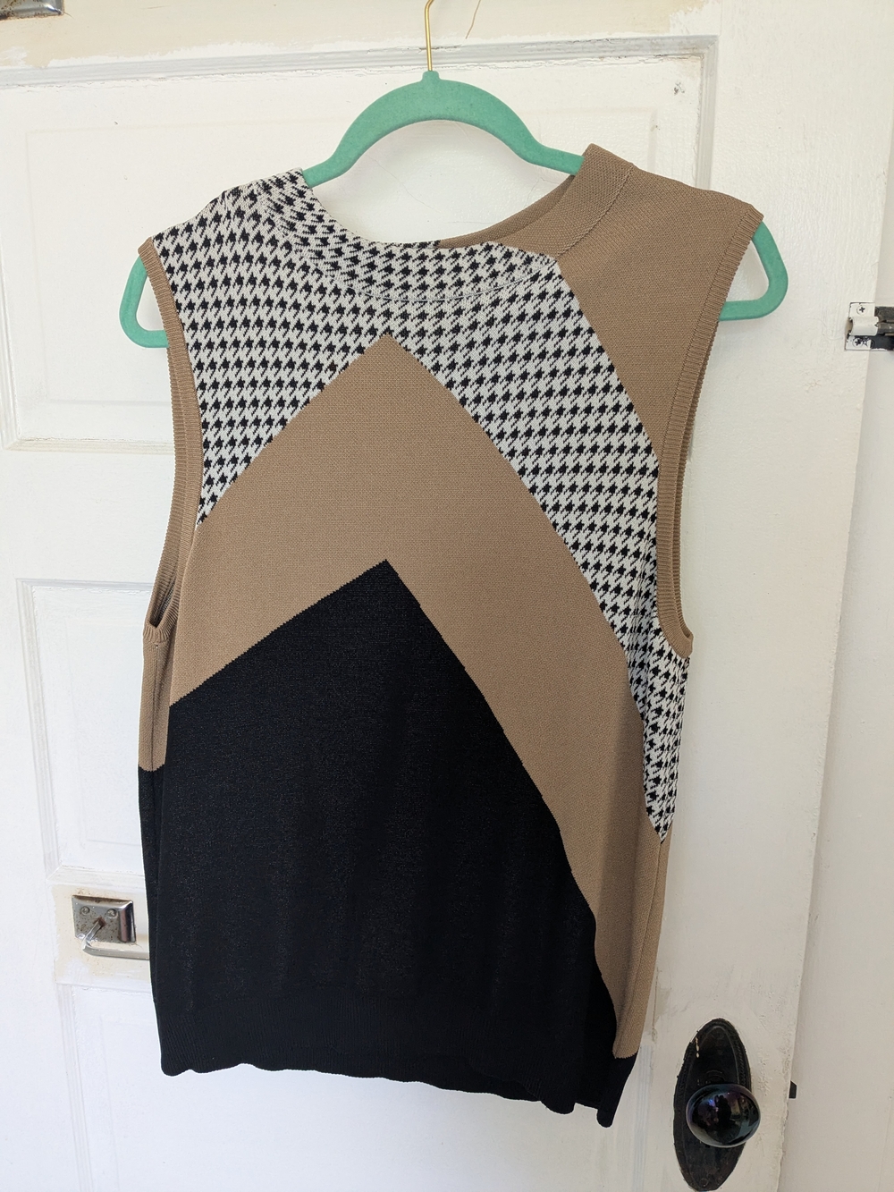 Vince Camuto Beige, Black & White Asymmetrical Houndstooth Sleeveless Sweater